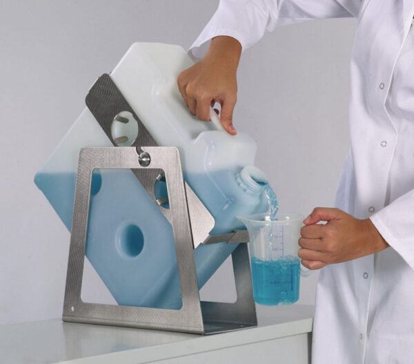 Accessories for space saving jerrycans