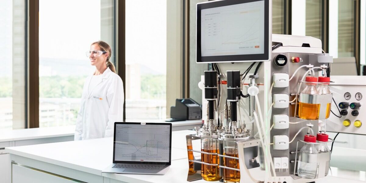Web-Widget-MUF3-Reproducibility-1800x1200px INFORS HT Multifors 3 lauaarvuti-bioreaktor laboris, mis tagab bioprotsesside reprodutseeritavuse